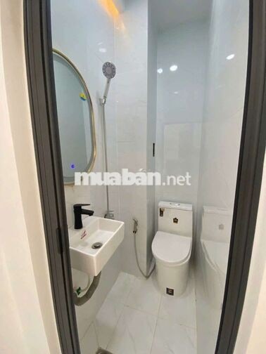 Cho thuê nhà nguyên căn 3 phòng ngủ,3wc có máy lạnh 