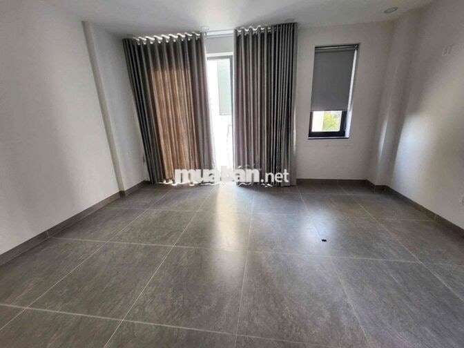 Cho thuê nhà nguyên căn kế chung cư Q7 Riverside. Mặt tiền ô tô có hầm