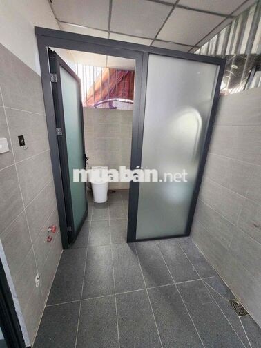 Cho thuê nhà nguyên căn kế chung cư Q7 Riverside. Mặt tiền ô tô có hầm
