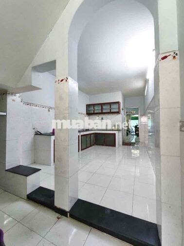 nhà đẹp đ 53 /1 lầu 2pn2wc hẻm ba gác có sân rộng