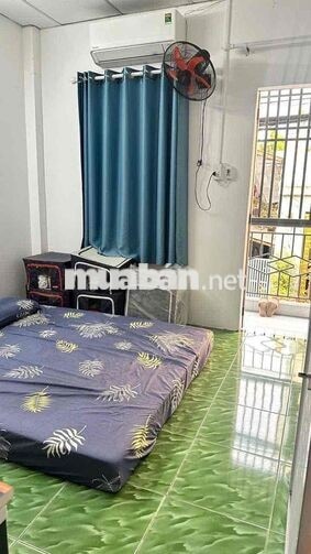 hia đình em bán căn nhà mặt tiền , sổ chung