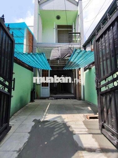 nhà đẹp đ 53 /1 lầu 2pn2wc hẻm ba gác có sân rộng