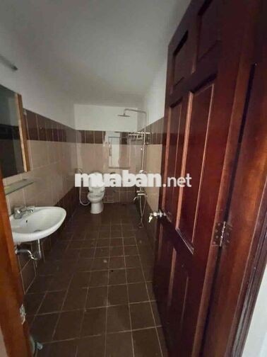 CHO THUÊ NHÀ PHỐ QUẬN 7 4PN+5WC TRỆT 2 LẦU SÂN ST 22 TRIỆU/ THÁNG