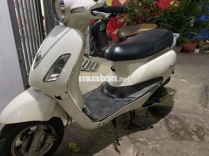 SYM Attila màu trắng