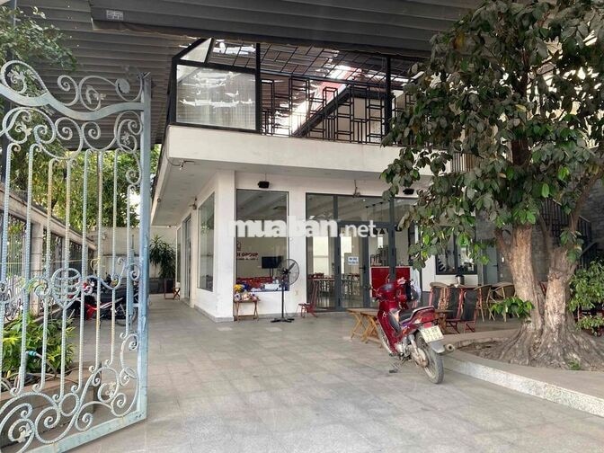 Cho thuê nhà phố sân vườn 2 mặt tiền