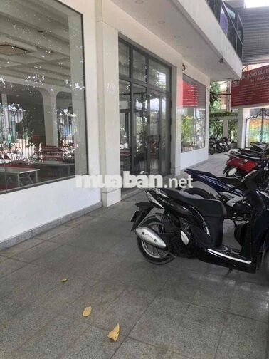 Cho thuê nhà phố sân vườn 2 mặt tiền