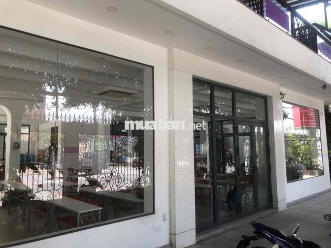 Cho thuê nhà phố sân vườn 2 mặt tiền
