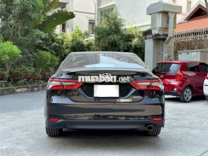 Camry 2.0Q đen  2022 8 vạn hơn