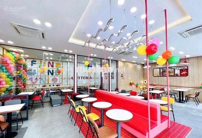 Góc 2MT Trần Quang Khải quận 1 DT 20x8m trệt lầu giá thuê 95tr
