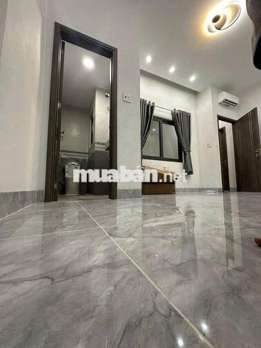 Nhà 2 tầng, DT 4x10, Ngay Phan Xích Long, 15 triệu.