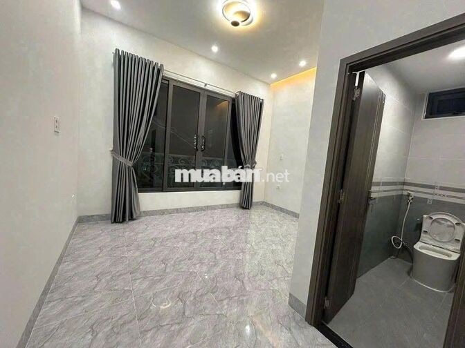 Nhà 2 tầng, DT 4x10, Ngay Phan Xích Long, 15 triệu.