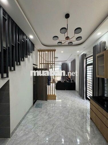 Nhà 2 tầng, DT 4x10, Ngay Phan Xích Long, 15 triệu.