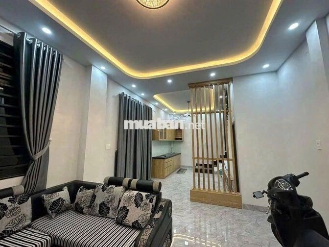 Nhà 2 tầng, DT 4x10, Ngay Phan Xích Long, 15 triệu.