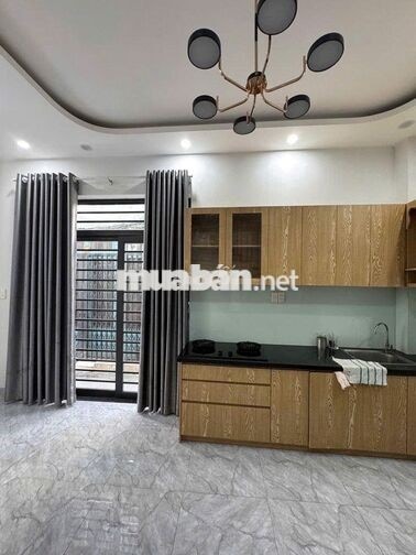 Nhà 2 tầng, DT 4x10, Ngay Phan Xích Long, 15 triệu.