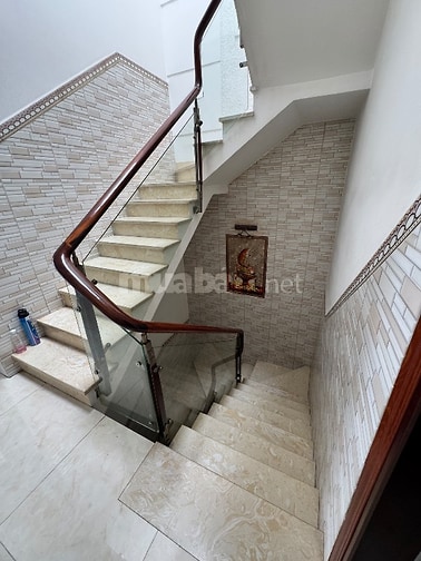 Bán nhà mặt tiền Văn thân 1trệt 3lầu sân thượng 12Tỉ,ng3,8m dài 12m