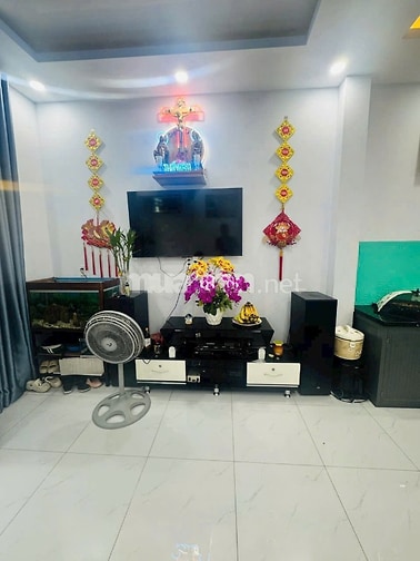 BÁN NHÀ 4 TẤM ĐƯỜNG TÔN ĐẢN NHÀ MỚI DỌN VÀO Ở NGAY 