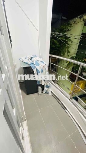 Cho thuê nguyên căn hẻm xe hơi Ni Sư Huỳnh Liên,có nội thất