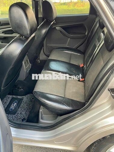 Ford Focus Hatchback Vàng cát 5 chỗ