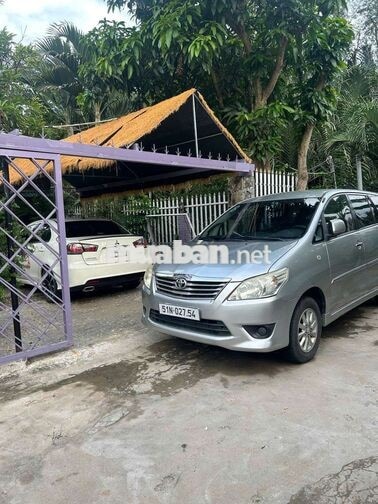 Toyota Innova 2012 7 chỗ Xăng MT 141125km Bạc