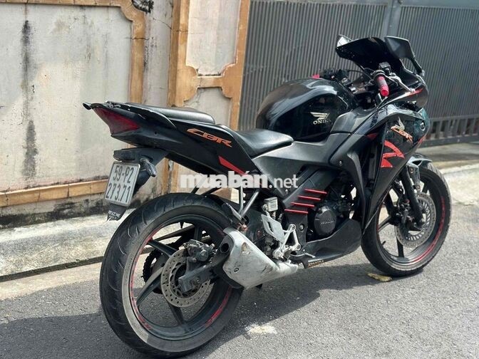 Honda CBR 150 2012 đen đỏ chính chủ