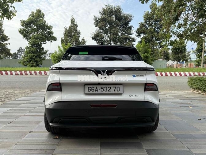 VinFast VF 6 2026 Plus 6000 km Trắng