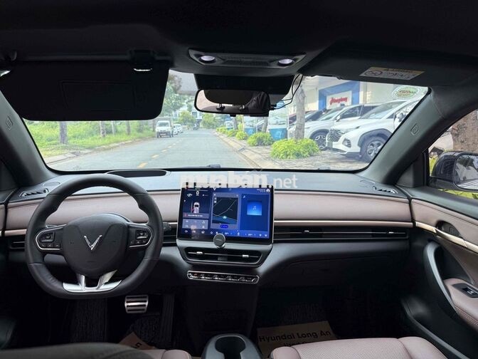 VinFast VF 6 2026 Plus 6000 km Trắng