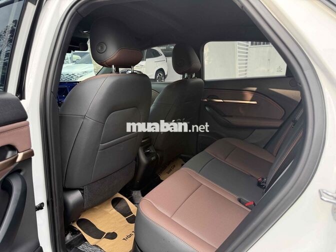 VinFast VF 6 2026 Plus 6000 km Trắng