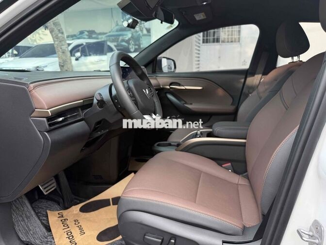 VinFast VF 6 2026 Plus 6000 km Trắng
