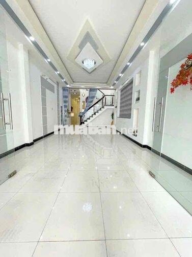 Nhà trệt lầu 3 phòng 3 máy lạnh KDC Hồng Phát