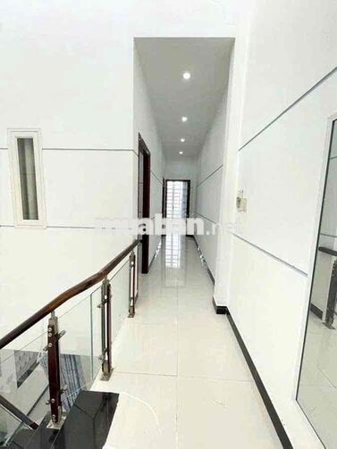 Nhà trệt lầu 3 phòng 3 máy lạnh KDC Hồng Phát