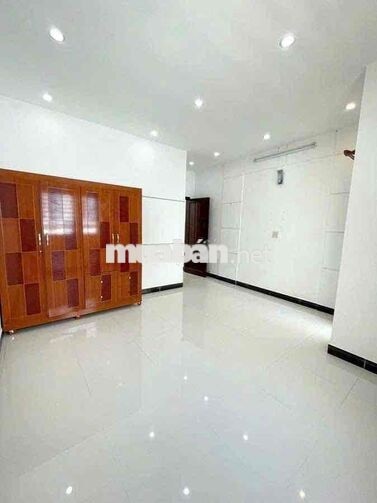 Nhà trệt lầu 3 phòng 3 máy lạnh KDC Hồng Phát