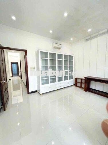 Nhà trệt lầu 3 phòng 3 máy lạnh KDC Hồng Phát