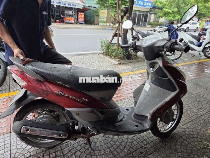 Yamaha Luvias màu đỏ
