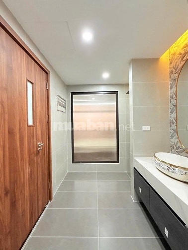 CC bán nhà 8 tầng sát phố Trần Duy Hưng, làm VP, Cty, spa, cho thuê