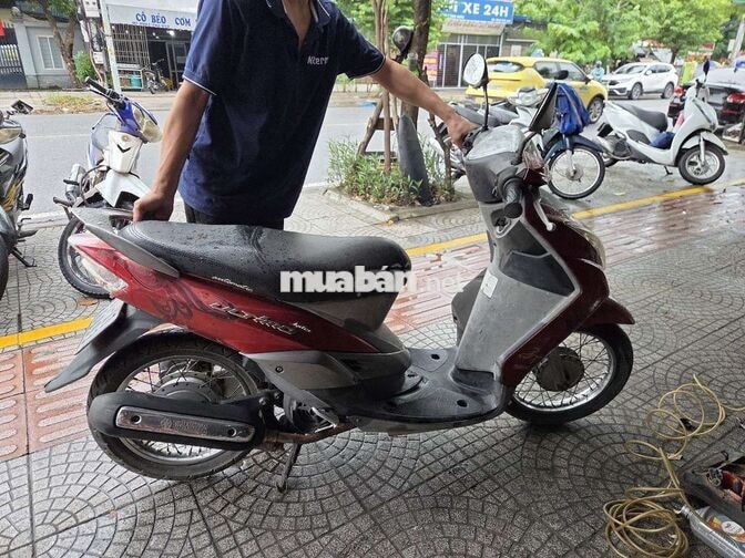 Yamaha Luvias màu đỏ