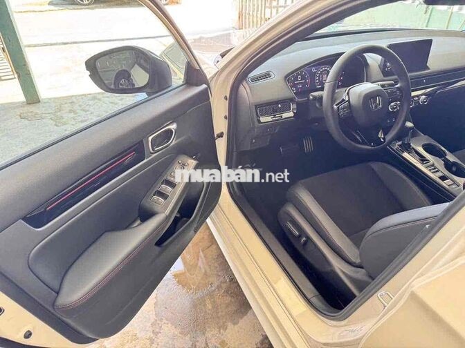 Honda Civic RS 2026 3.000Km Trắng