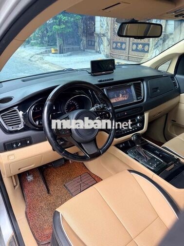 Kia Sedona 2016 bản full 7 chỗ màu bạc