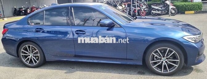 BMW 320i 5 chỗ Xăng Tự động Xanh