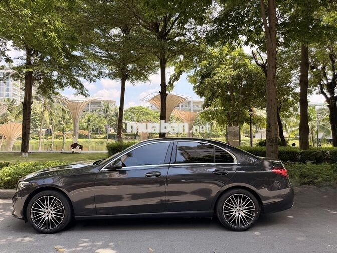 Mercedes-Benz C200 2023 Avantgarde V1 13000 km