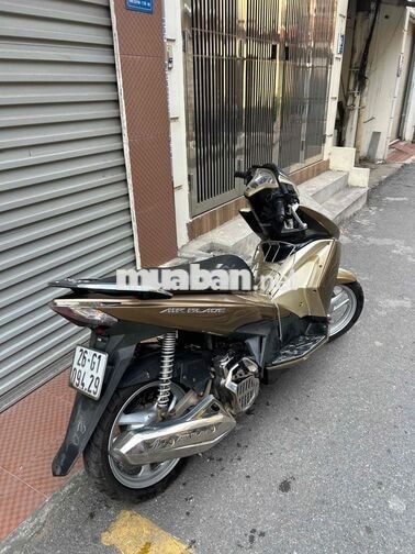 Honda Air Blade 125cc màu vàng đồng