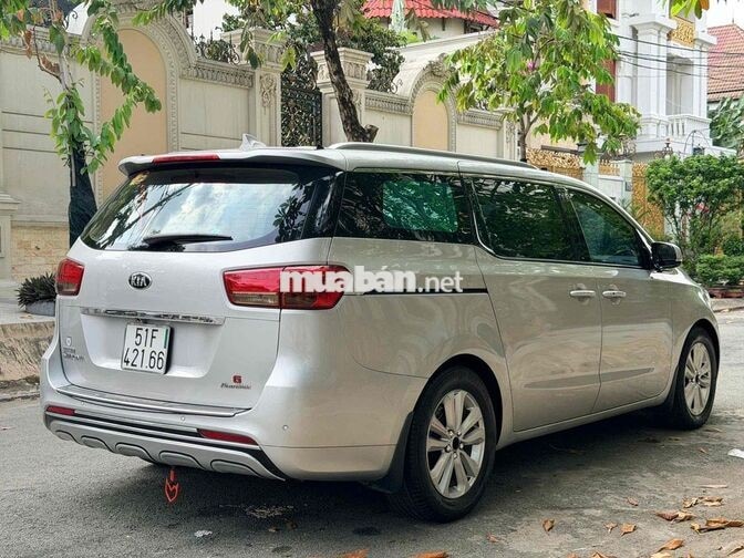 Kia Sedona 2016 bản full 7 chỗ màu bạc