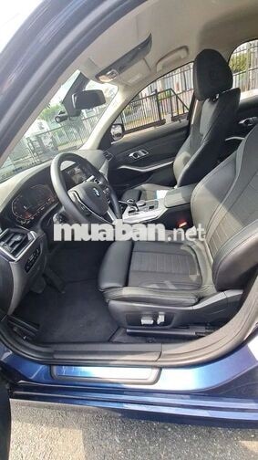 BMW 320i 5 chỗ Xăng Tự động Xanh