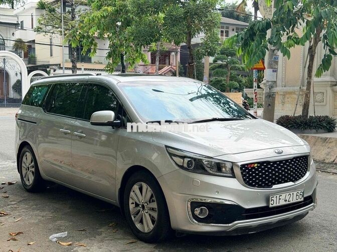 Kia Sedona 2016 bản full 7 chỗ màu bạc