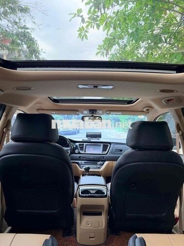 Kia Sedona 2016 bản full 7 chỗ màu bạc