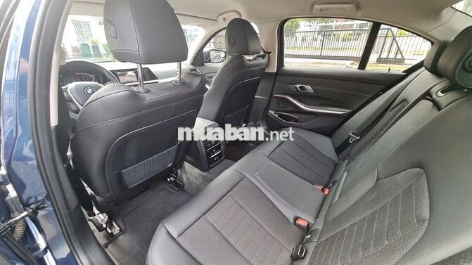 BMW 320i 5 chỗ Xăng Tự động Xanh