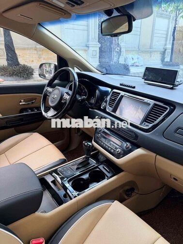 Kia Sedona 2016 bản full 7 chỗ màu bạc