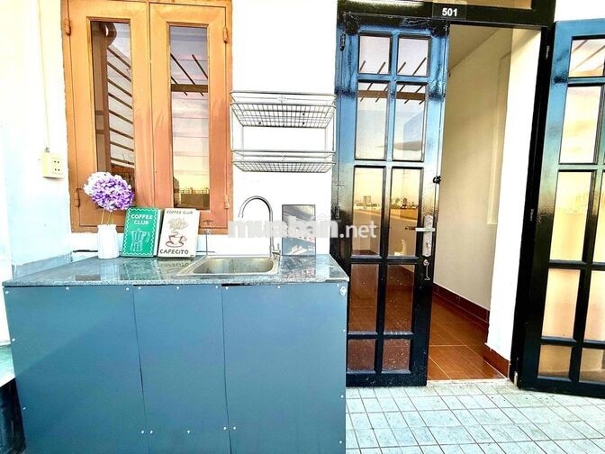 Studio ban công Penhouse tách bếp ngay GO Tô Hiến Thannhf