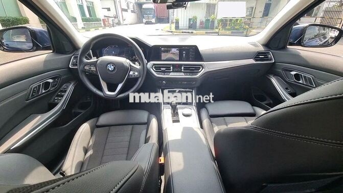 BMW 320i 5 chỗ Xăng Tự động Xanh