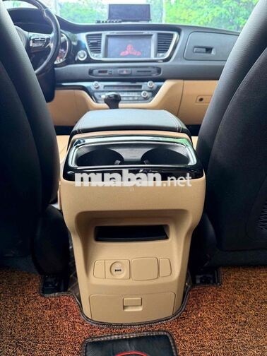 Kia Sedona 2016 bản full 7 chỗ màu bạc