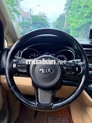 Kia Sedona 2016 bản full 7 chỗ màu bạc